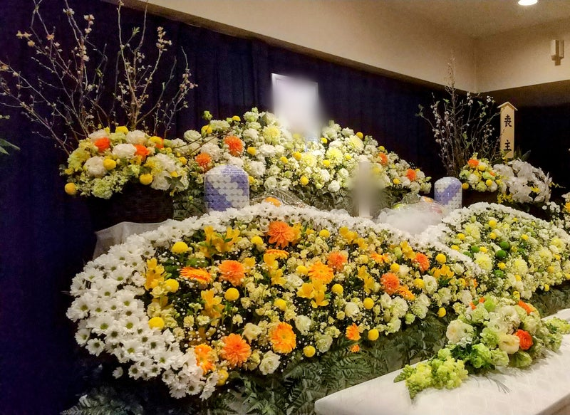 埼玉県川越市葬儀社セレモニーサロン　生花祭壇・生花アレンジ