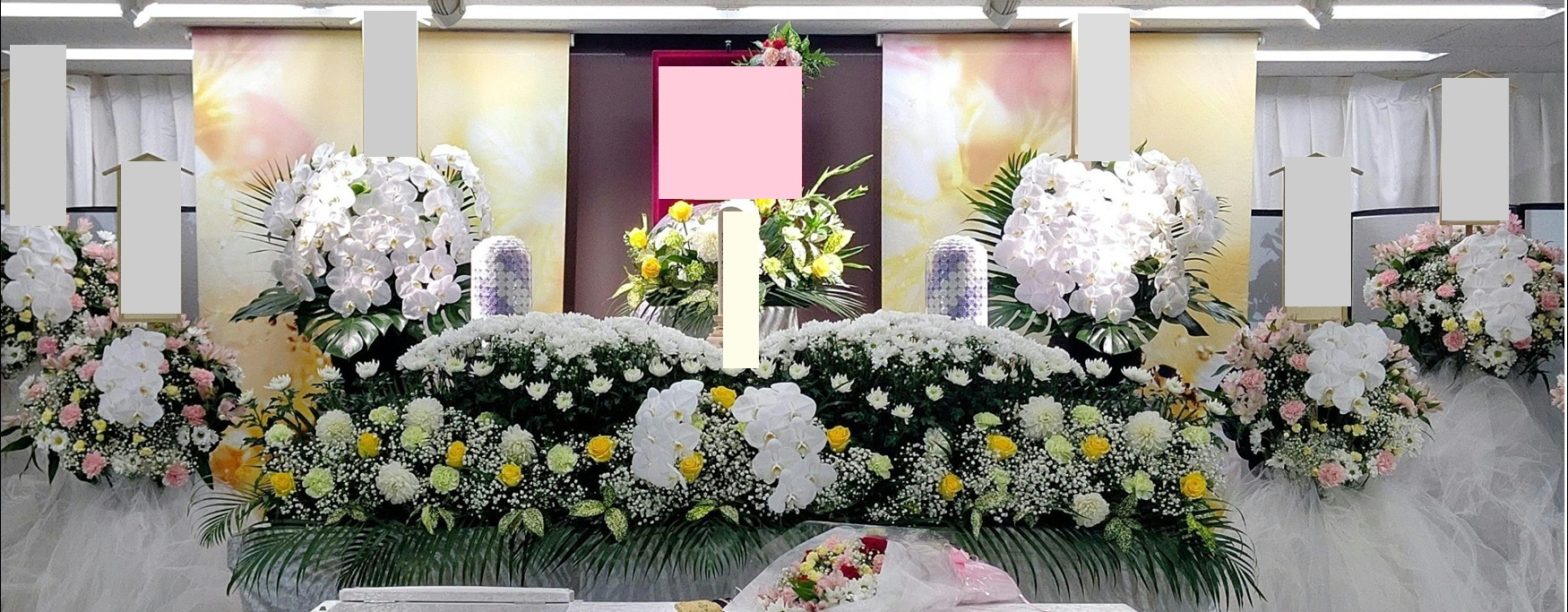 【埼玉県川越市葬儀セレモニーサロン】生花祭壇・生花アレンジ　戸田葬祭場　せせらぎの間　女性　家族葬　ピンク・白メイン生花祭壇