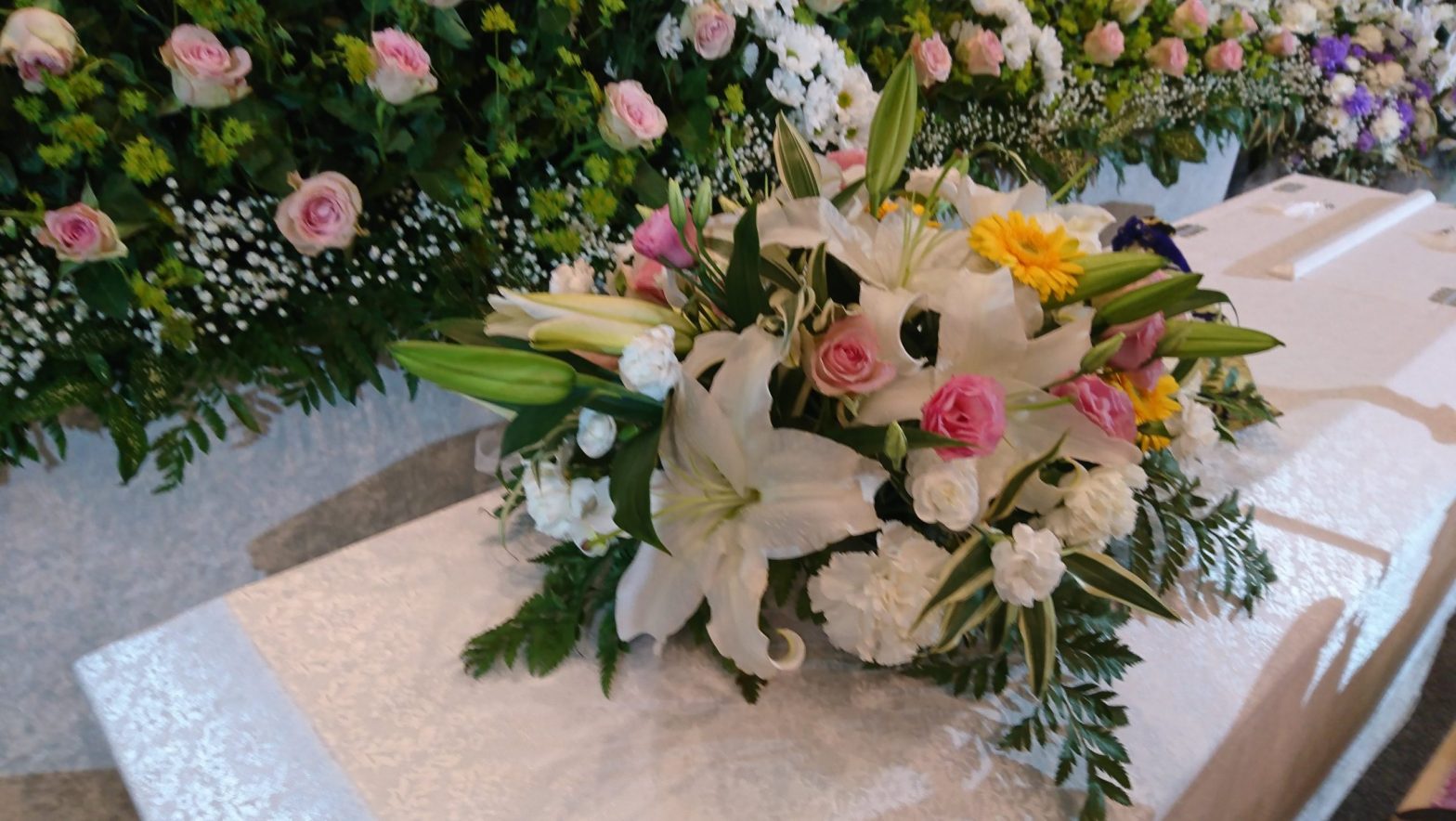 【埼玉県川越市葬儀セレモニーサロン】生花祭壇・生花アレンジ
