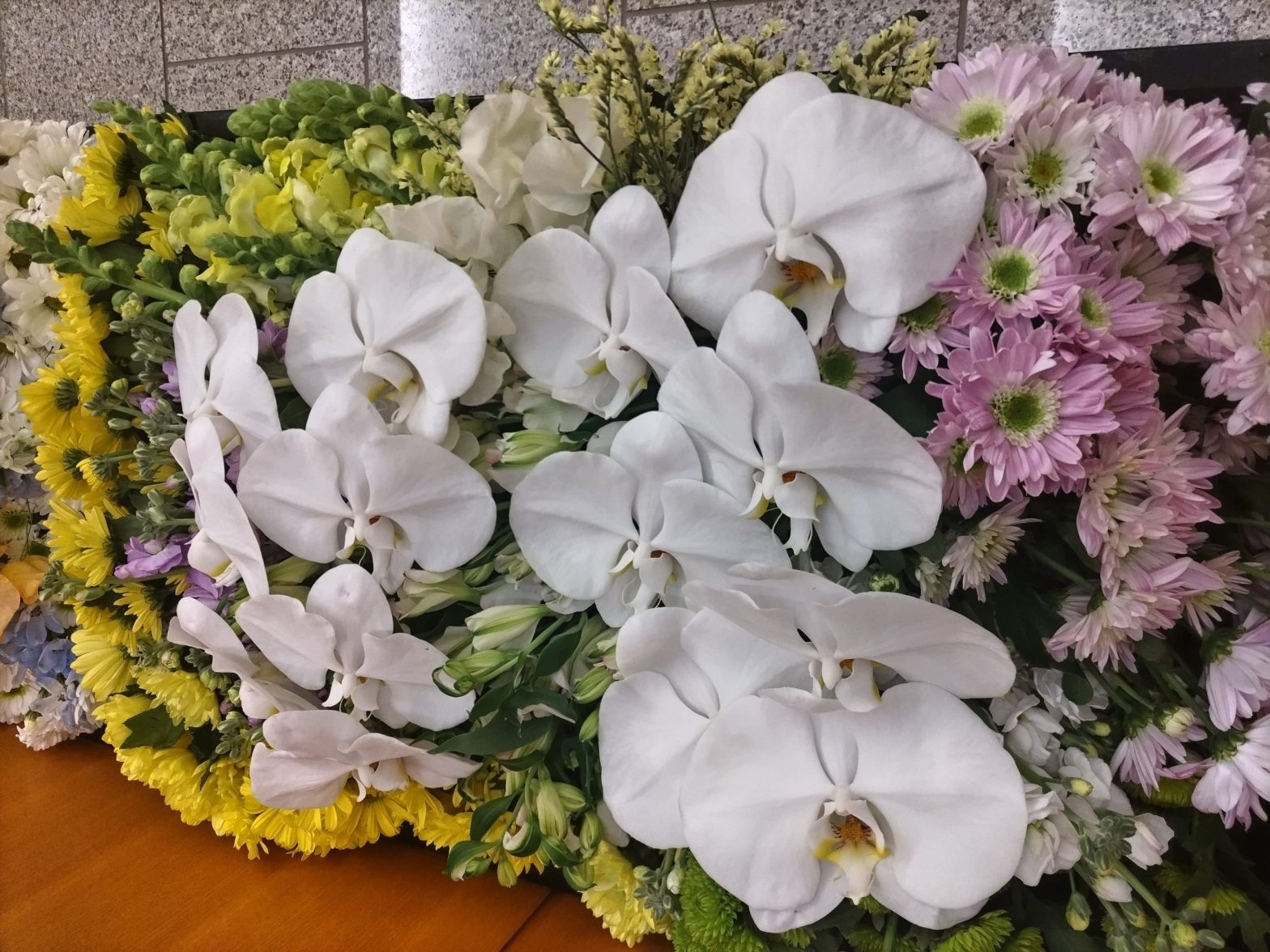 【埼玉県川越市葬儀セレモニーサロン】生花祭壇・生花アレンジ