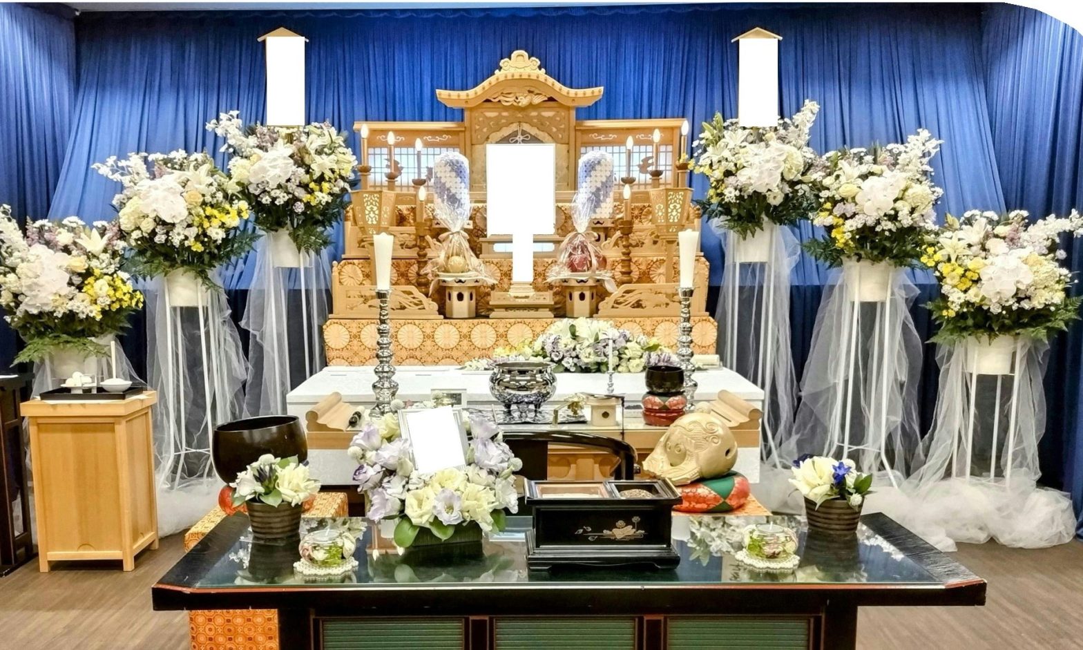 【埼玉県川越市葬儀セレモニーサロン】生花祭壇・生花アレンジ　やすらぎのさと祭壇